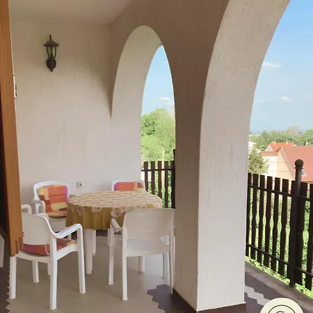 Gyoengyvirag Szallas Apartment Balatonfured