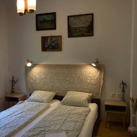 Gyoengyvirag Szallas Apartment *