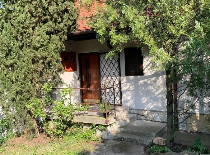 Gyoengyvirag Szallas Apartment *